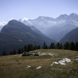 Le site prévu pour la construction du parc photovoltaïque Gondosolar est pour l’instant vierge de routes, de lignes électriques et de toute autre infrastructure (archives). KEYSTONE/GABRIEL MONNET
